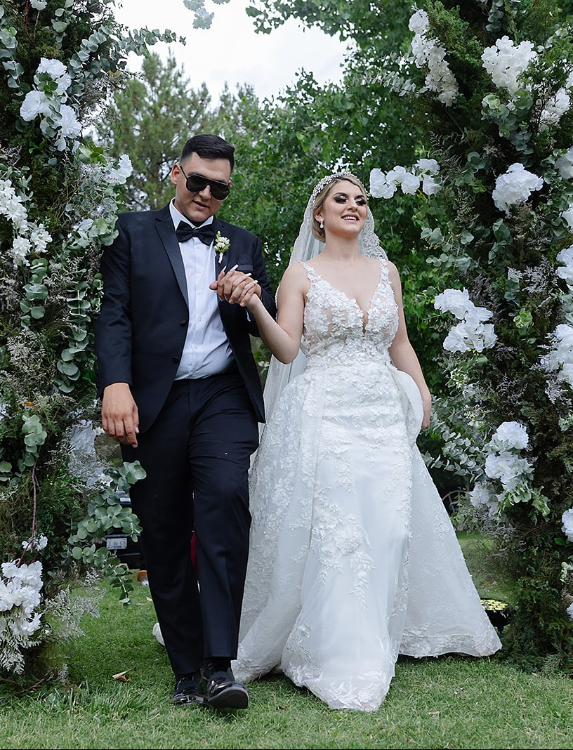 LIZ Y JOSEPH: ODA AL VERDE, image size:816x1068