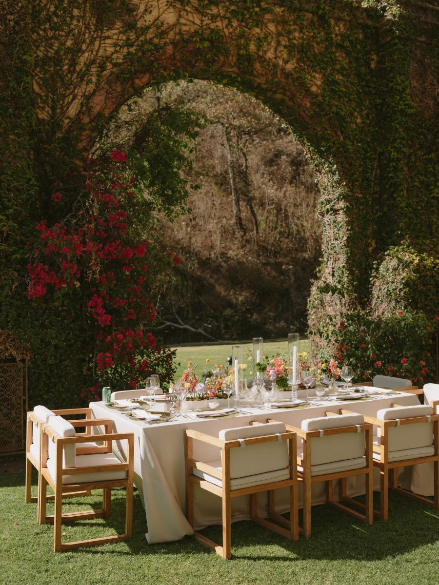 JAQUELINE Y FRANCISCO, idílico, ca1.- adj. Perteneciente o relativo al idilio.encantador, paradisiaco, poético, amoroso.